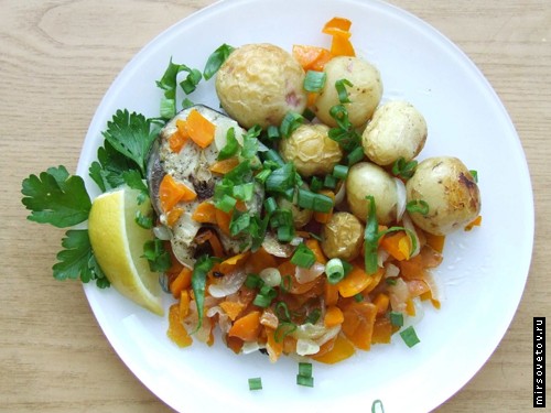 смотреть онлайн бесплатно в хорошем качестве Скумбрия, запеченная с овощами